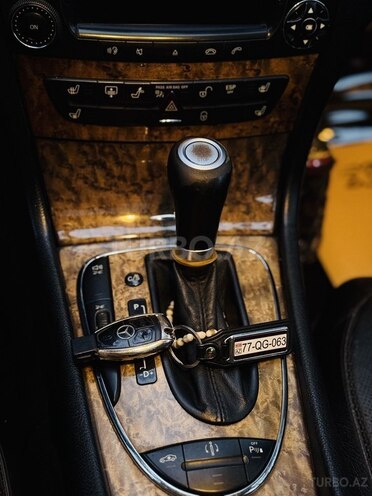 Mercedes E 300-21