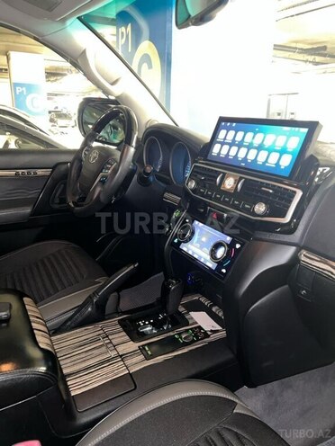 Toyota Land Cruiser-6