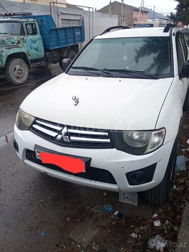 Mitsubishi L200 2013, 350,000 km - 2.5 l - Bakı