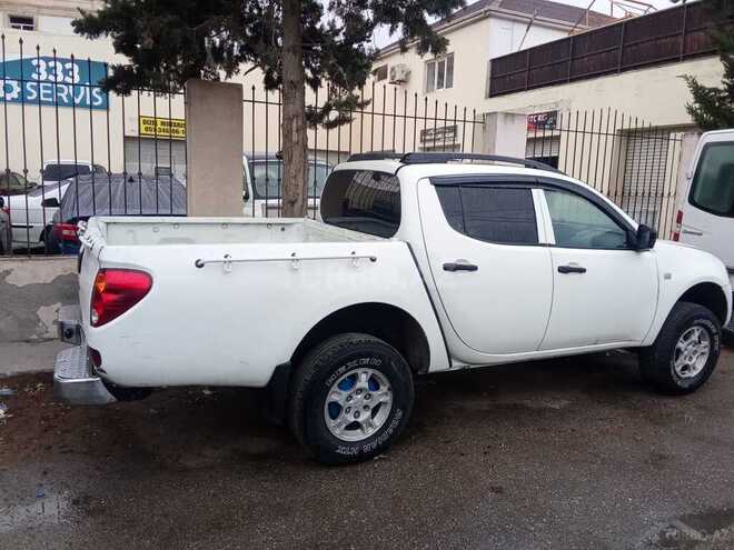 Mitsubishi L200 2013, 350,000 km - 2.5 l - Bakı