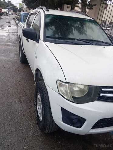 Mitsubishi L200 2013, 350,000 km - 2.5 l - Bakı