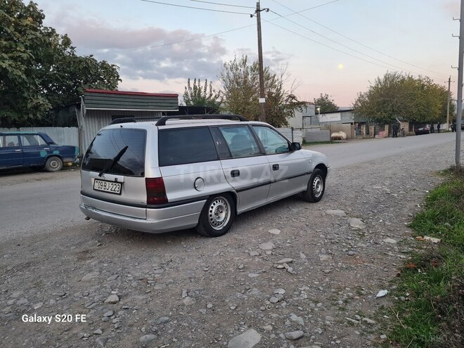 Opel Astra 1997, 458,000 km - 1.6 l - Qəbələ