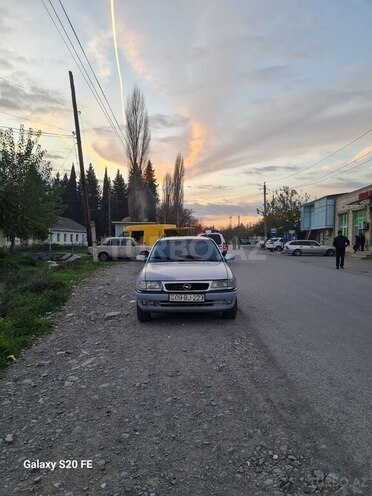 Opel Astra 1997, 458,000 km - 1.6 l - Qəbələ