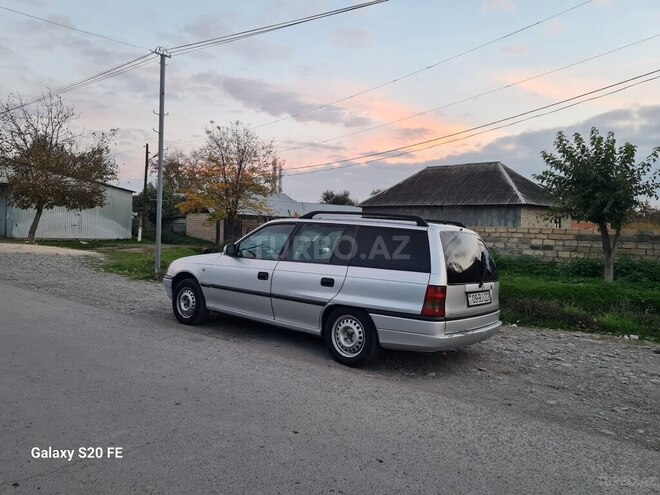 Opel Astra 1997, 458,000 km - 1.6 l - Qəbələ