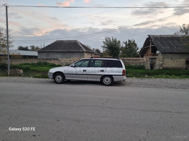 Opel Astra 1997, 458,000 km - 1.6 l - Qəbələ