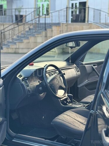 Mercedes E 230 1995, 559,500 km - 2.3 l - Astara