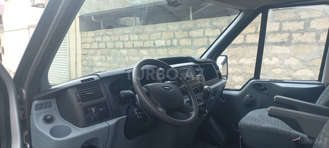 Ford Transit-15
