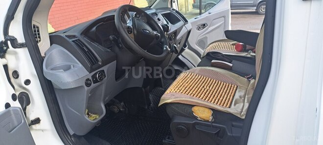 Ford Transit-10