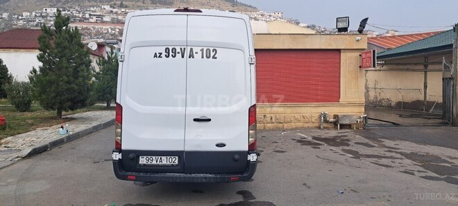 Ford Transit-13
