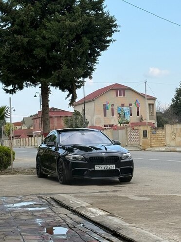 BMW 528 2014, 240,000 km - 2.0 l - Masallı