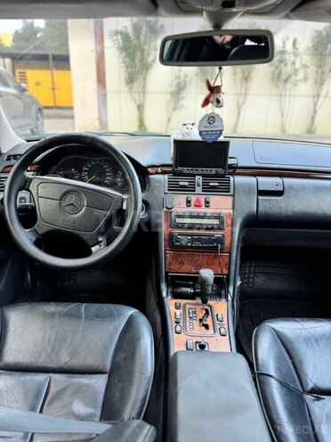 Mercedes E 220 1998, 340,000 km - 2.2 l - Bakı