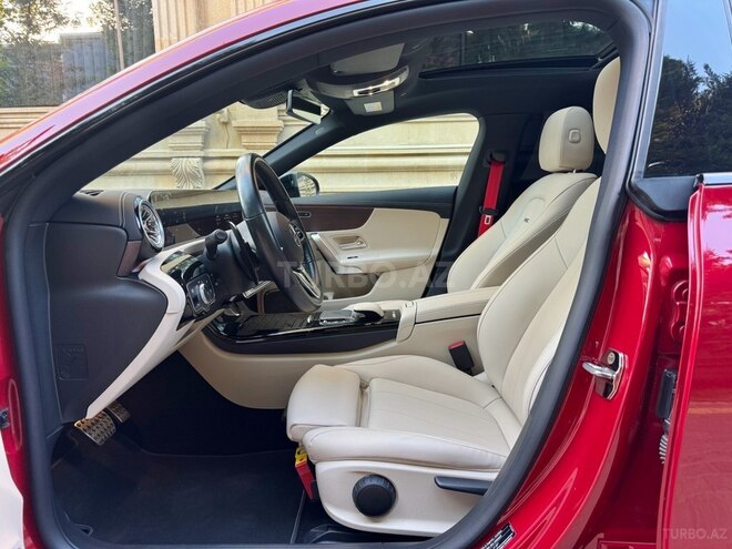 Mercedes CLA 250 e-11