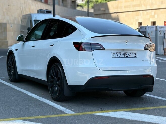 Tesla Model Y-4