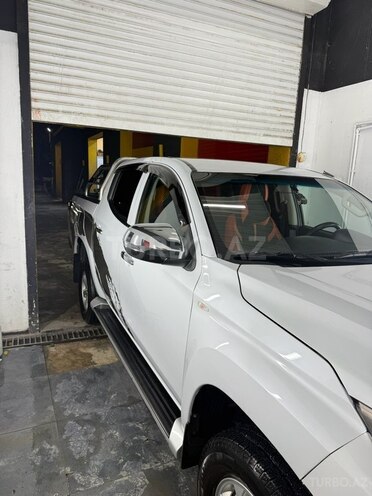 Mitsubishi L200 2019, 131,000 km - 2.4 л - Bakı