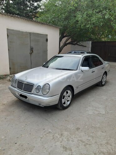 Mercedes E 200 1997, 290,000 km - 2.0 l - Bakı