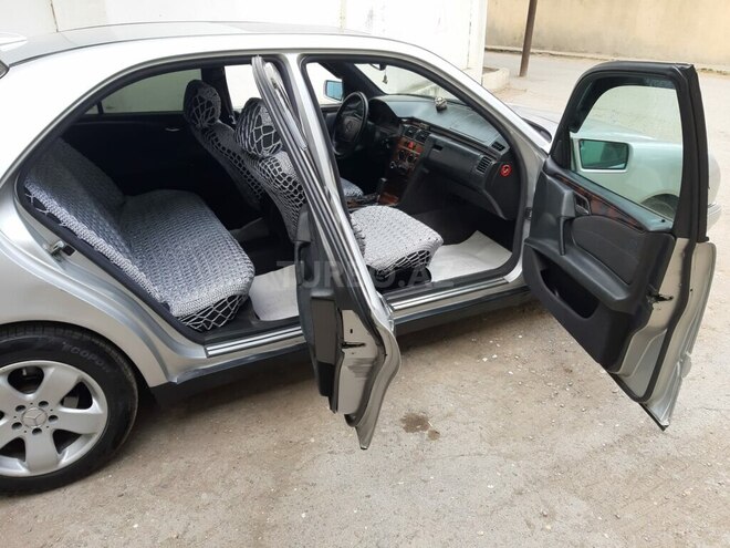 Mercedes E 200 1997, 290,000 km - 2.0 l - Bakı
