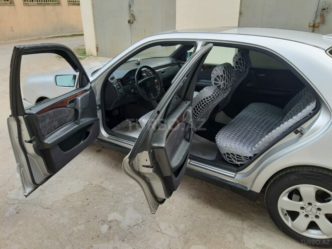 Mercedes E 200 1997, 290,000 km - 2.0 l - Bakı