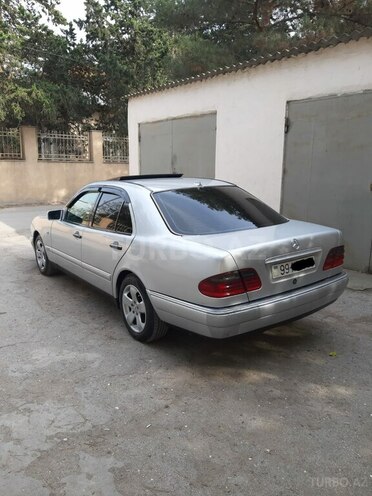 Mercedes E 200 1997, 290,000 km - 2.0 l - Bakı