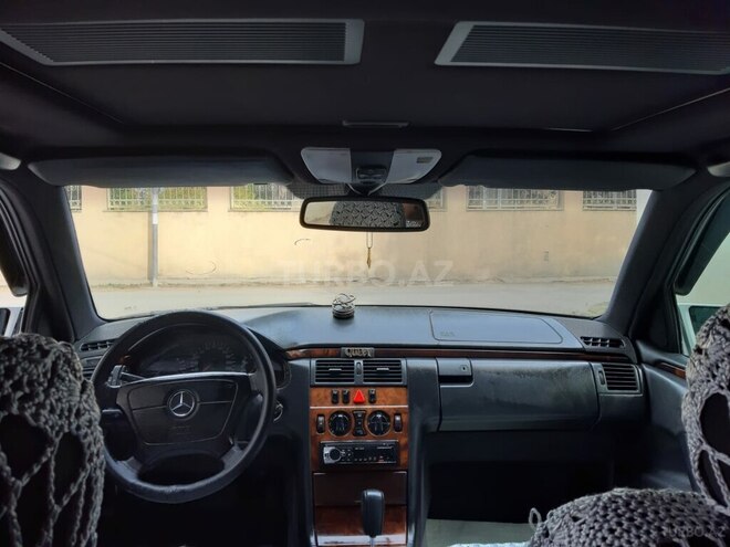 Mercedes E 200 1997, 290,000 km - 2.0 l - Bakı
