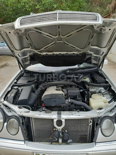 Mercedes E 200 1997, 290,000 km - 2.0 l - Bakı
