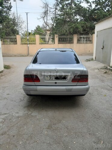 Mercedes E 200 1997, 290,000 km - 2.0 l - Bakı