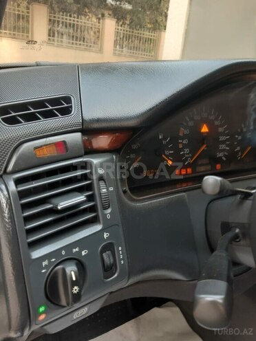 Mercedes E 200 1997, 290,000 km - 2.0 l - Bakı
