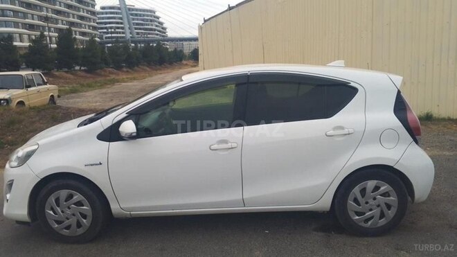 Toyota Aqua 2017, 220,000 km - 1.5 l - Bakı