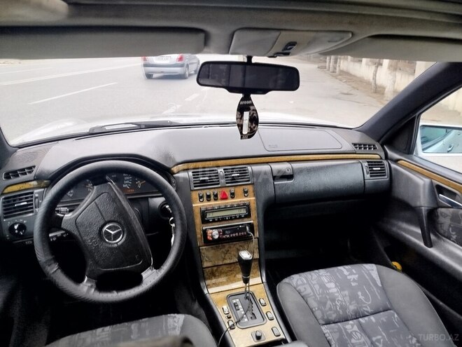 Mercedes E 280 1996, 300,000 km - 2.8 l - Bakı