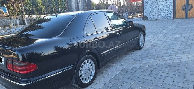 Mercedes E 240 2000, 256,705 km - 2.4 l - Sabirabad