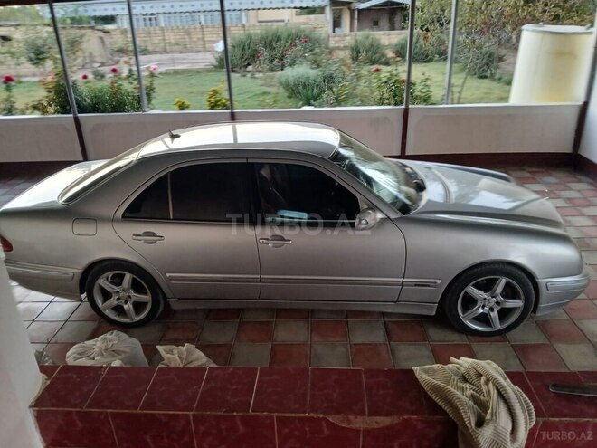 Mercedes E 270 1999, 124,536 km - 2.7 л - Bakı