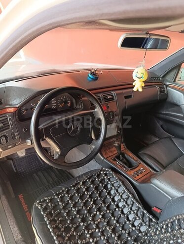 Mercedes E 240 1998, 322,000 km - 2.4 l - Şəki
