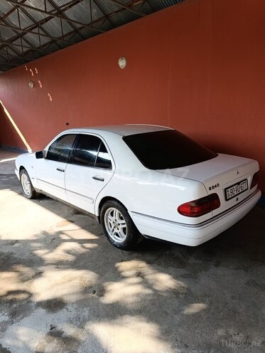 Mercedes E 240 1998, 322,000 km - 2.4 l - Şəki