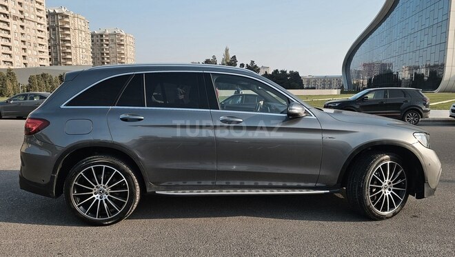 Mercedes GLC 300 2017, 95,600 km - 2.0 л - Bakı