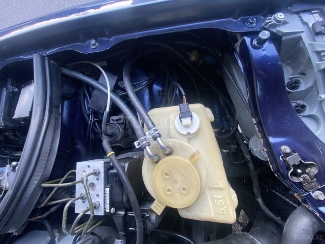 Mercedes E 220 1999, 254,840 km - 2.2 l - Bakı