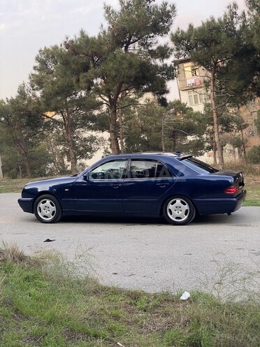 Mercedes E 220 1999, 254,840 km - 2.2 l - Bakı