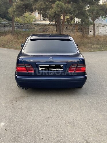 Mercedes E 220 1999, 254,840 km - 2.2 l - Bakı
