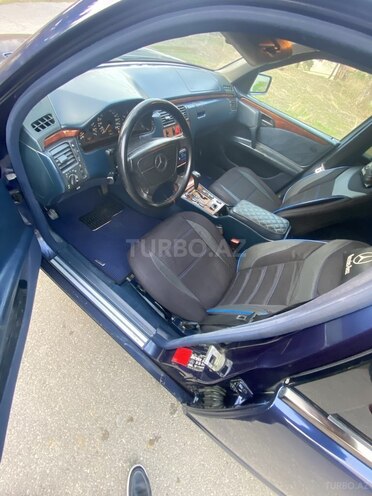 Mercedes E 220 1999, 254,840 km - 2.2 l - Bakı