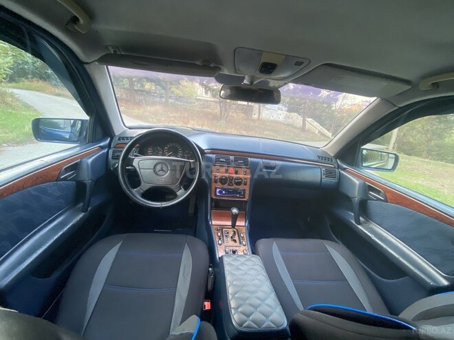 Mercedes E 220 1999, 254,840 km - 2.2 l - Bakı