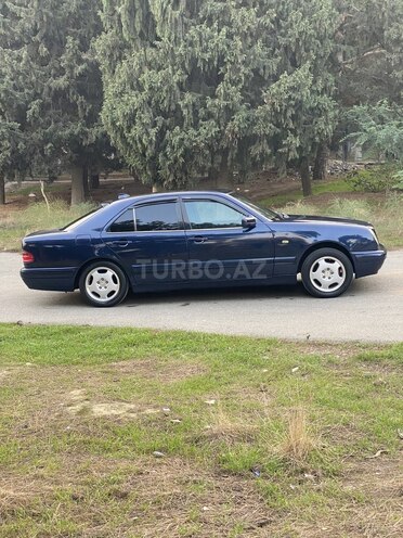 Mercedes E 220 1999, 254,840 km - 2.2 l - Bakı