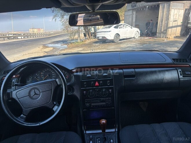 Mercedes E 230 1997, 141,000 km - 2.3 l - Bakı