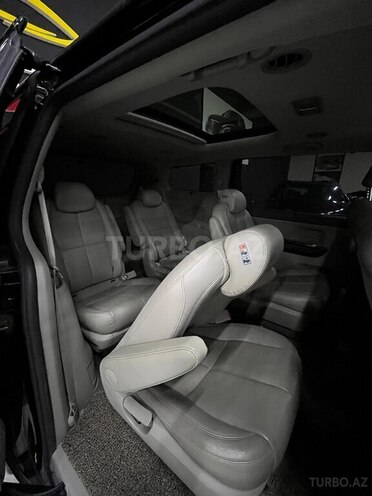 Kia Carnival-8