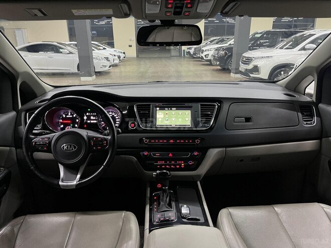Kia Carnival-9