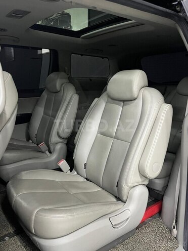 Kia Carnival-11