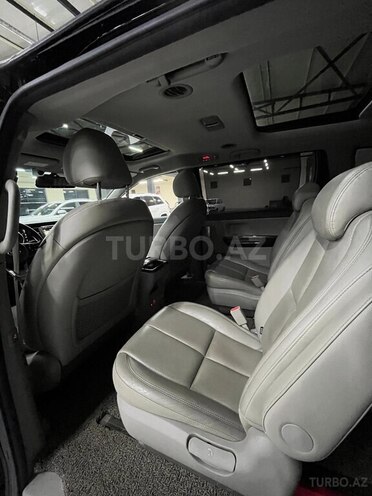 Kia Carnival-12