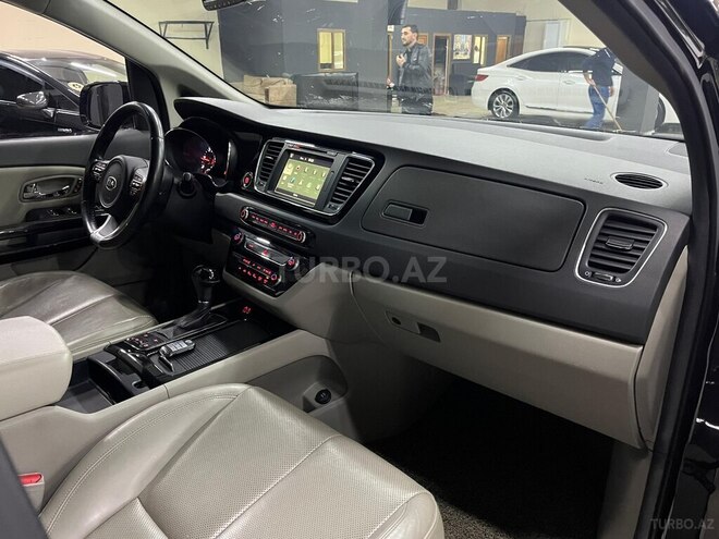 Kia Carnival-10