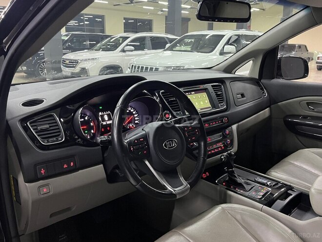 Kia Carnival-16
