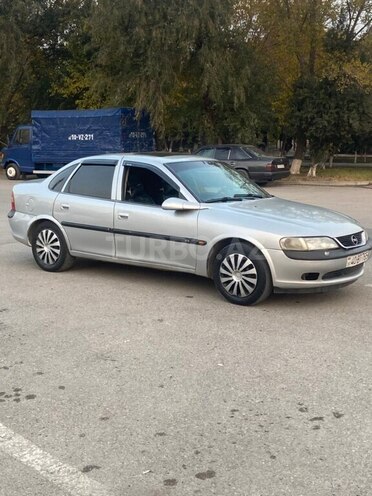 Opel Vectra 1996, 180,000 km - 1.8 l - Sumqayıt