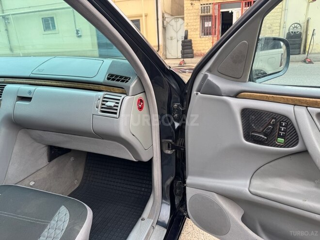 Mercedes E 270 1999, 325,846 km - 2.7 л - Bakı