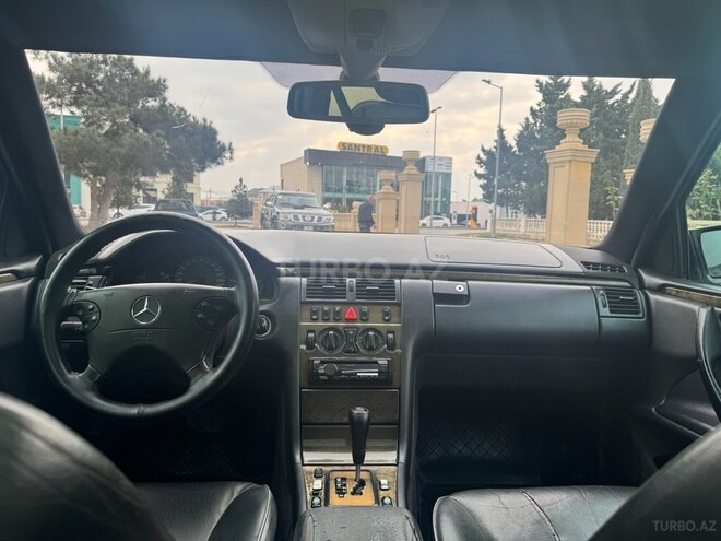 Mercedes E 320 2001, 328,456 km - 3.2 l - Bakı