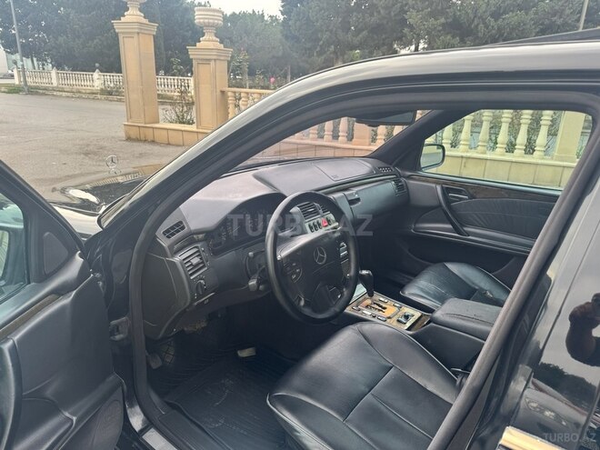 Mercedes E 320 2001, 328,456 km - 3.2 l - Bakı